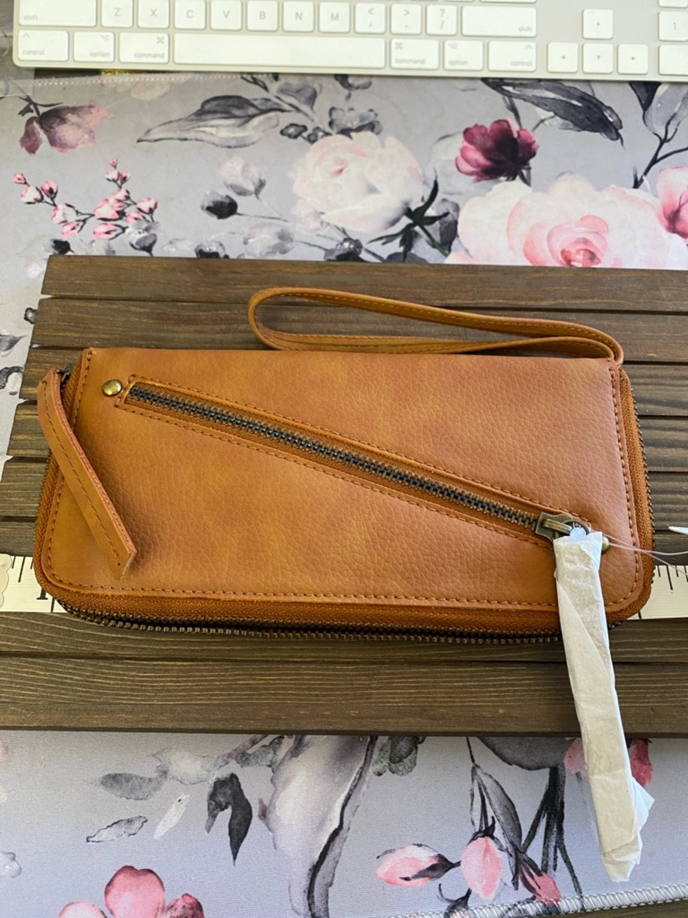 Free People Distressed Vegan Leather Zip Wallet Wristlet Brown NWT - Picture 4 of 16